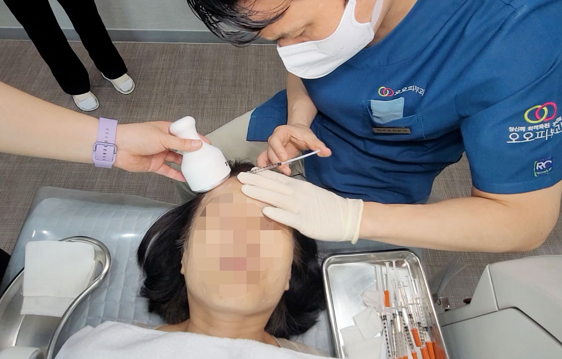 대구스킨보톡스 피부 얕은 층 미세 주입 시술 장면